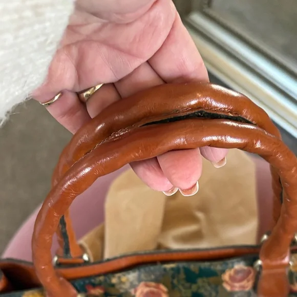 Patricia Nash Floral Tote with Tan Handles. Hand bag - Picture 4 of 4